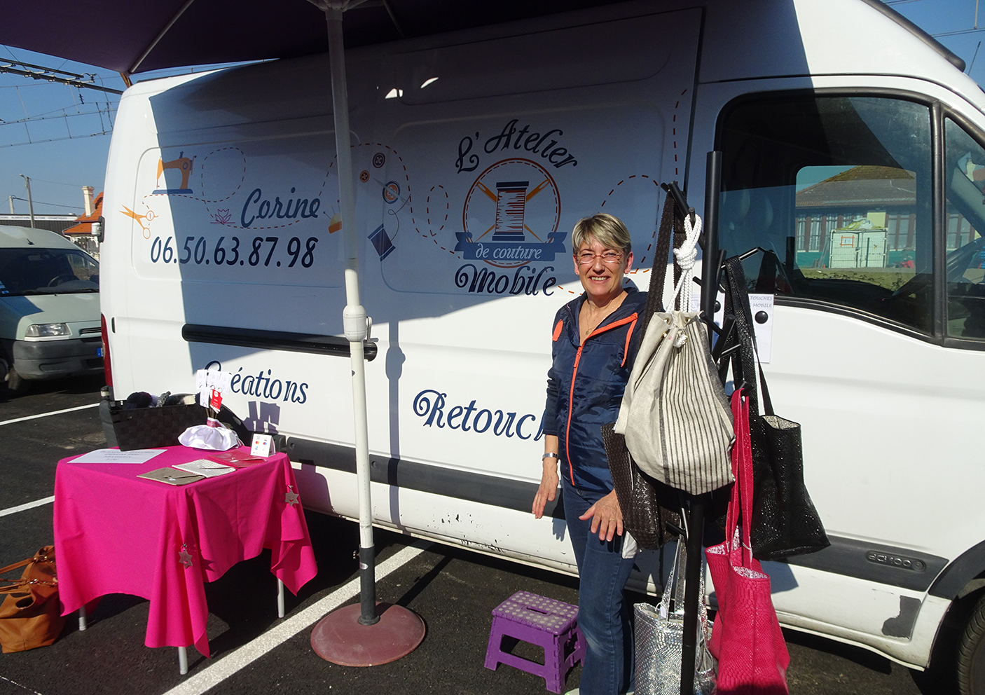 Corine Chevallier et son atelier de couture mobile